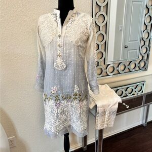 Pakistani Elegant White Embroidered Kurta/tunic and pants with Floral Details M.